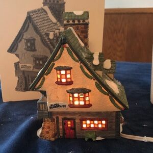 Heritage Village North Pole Series Elf Bunkhouse #5601-4